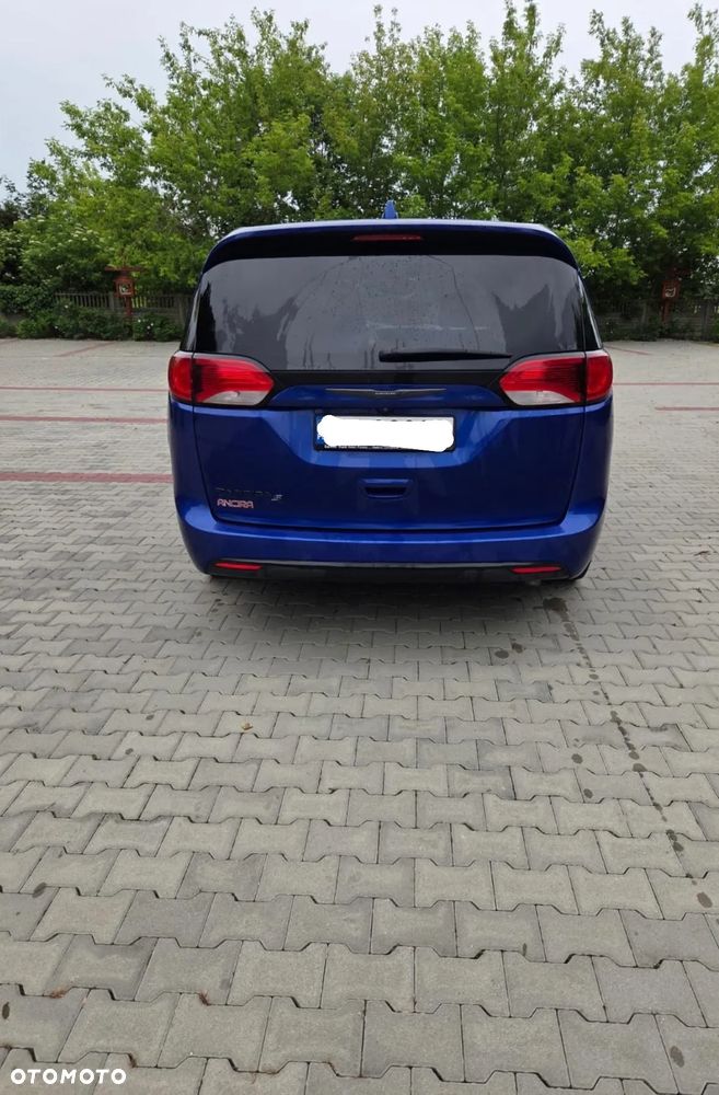 Chrysler Pacifica - 4