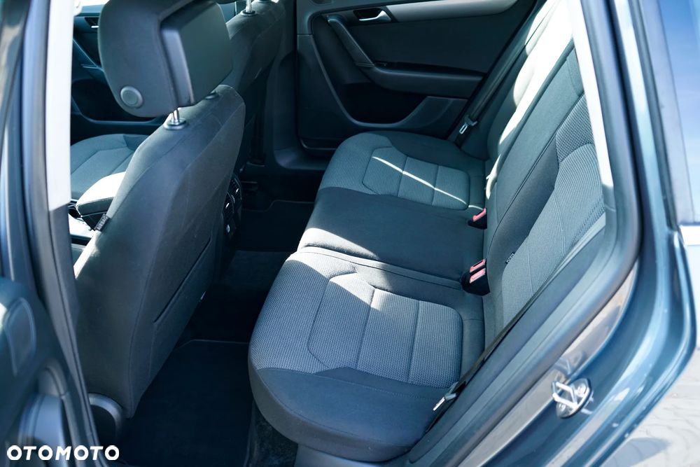 Volkswagen Passat 1.6 TDI Comfortline - 17