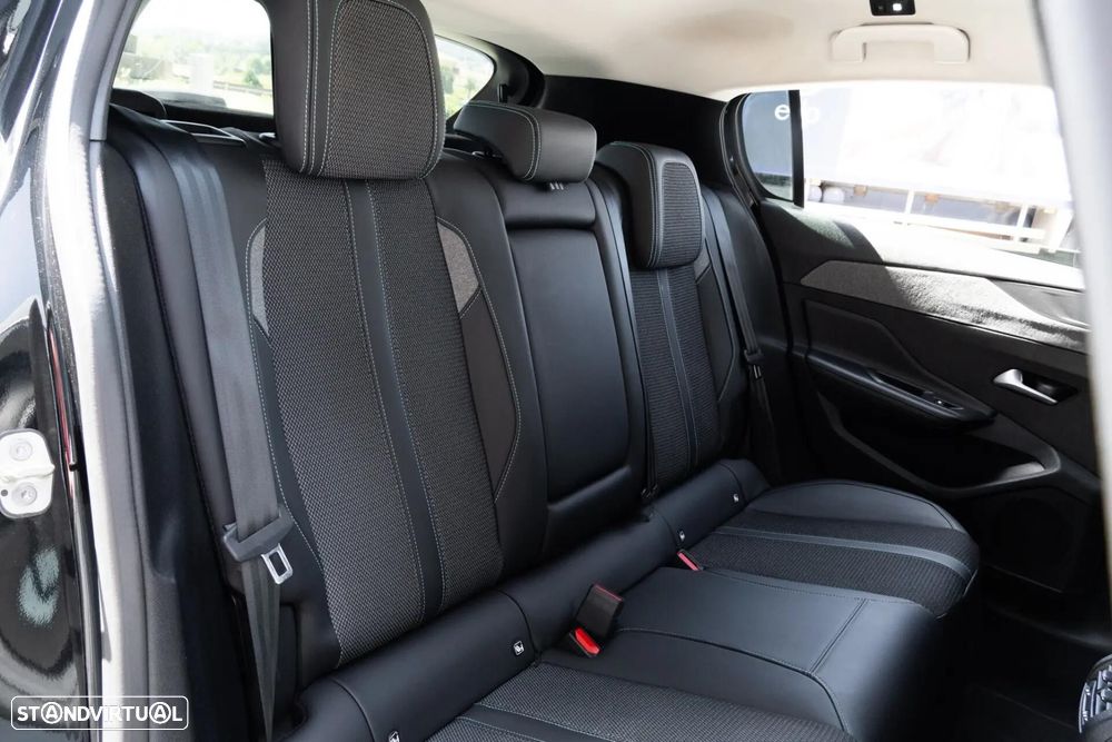 Peugeot 308 1.2 PureTech Allure - 28
