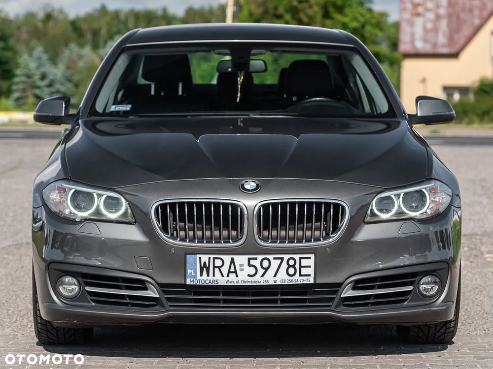 BMW Seria 5 525d xDrive - 4