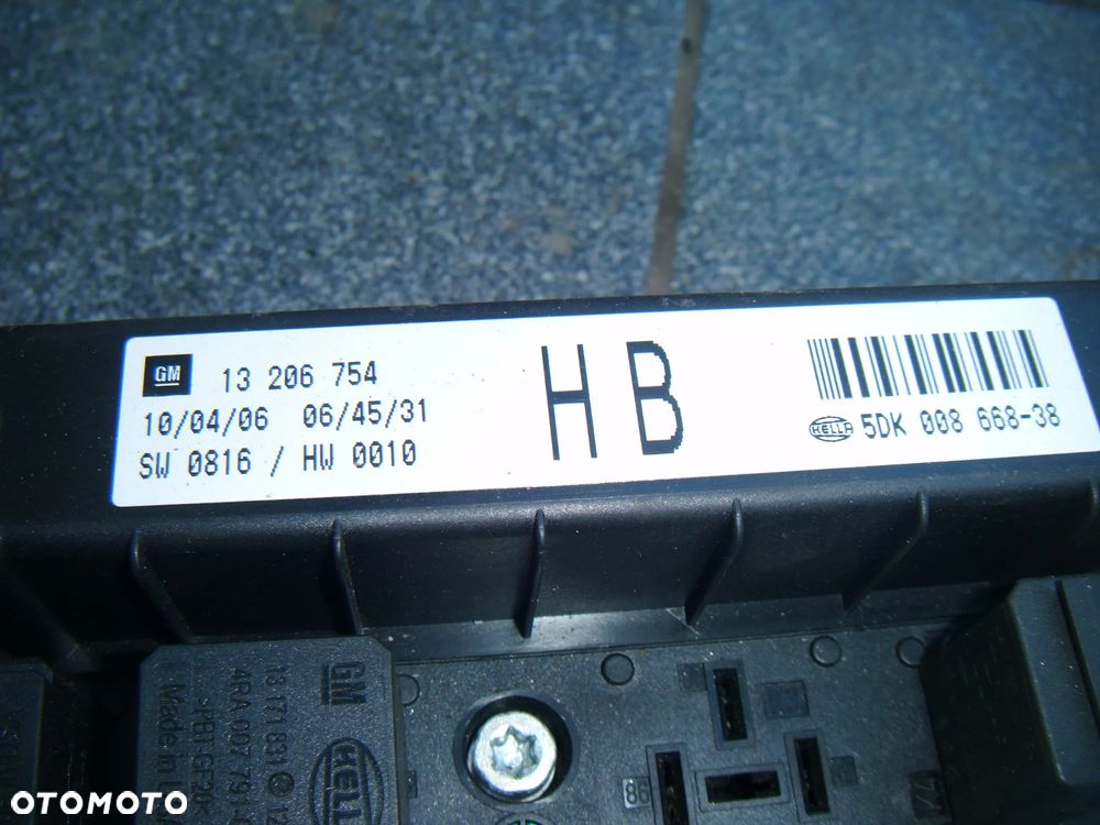 opel astra h skrzynka bezpieczników   13206754 - 2
