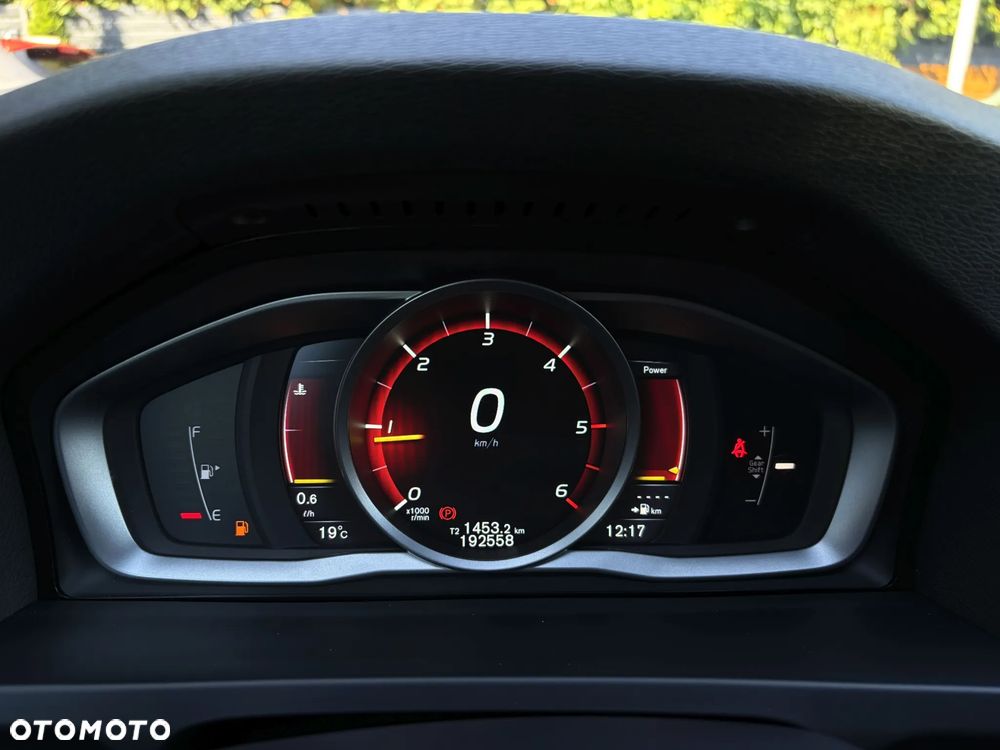 Volvo V60 Cross Country - 21