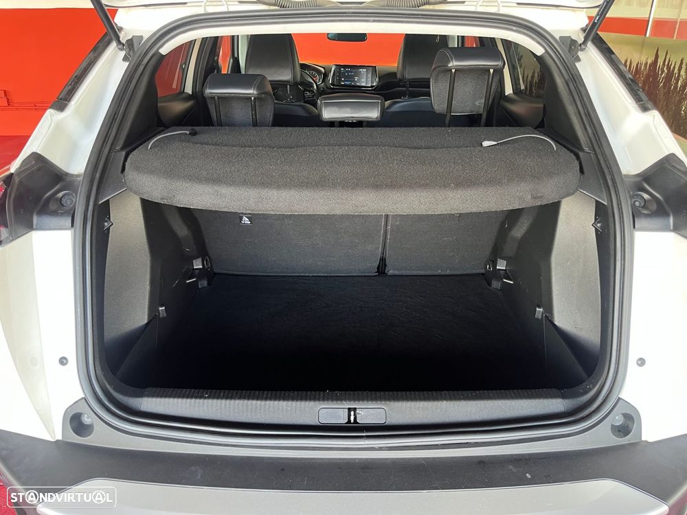 Peugeot 2008 1.5 BlueHDi Allure Pack EAT8 - 23