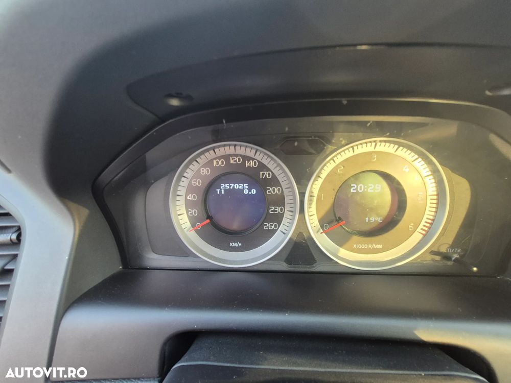 Volvo XC 60 D5 AWD Summum - 9