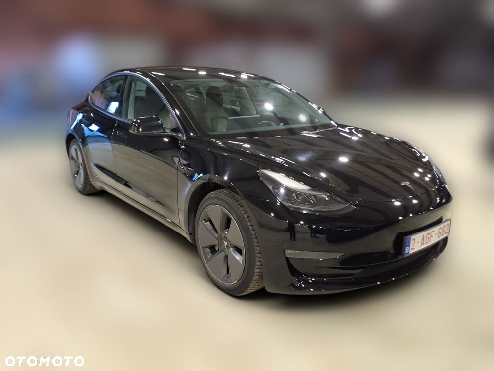 Tesla Model 3 - 3