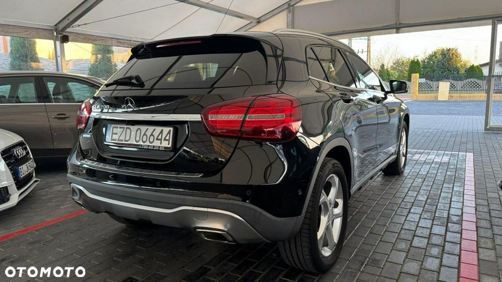 Mercedes-Benz GLA - 37