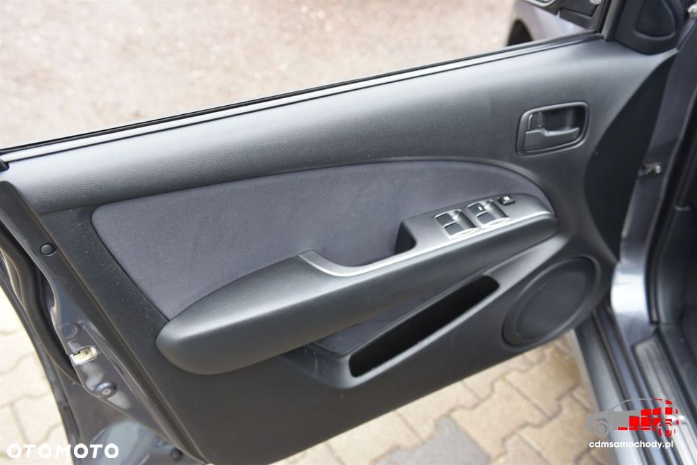 Mitsubishi Outlander - 12