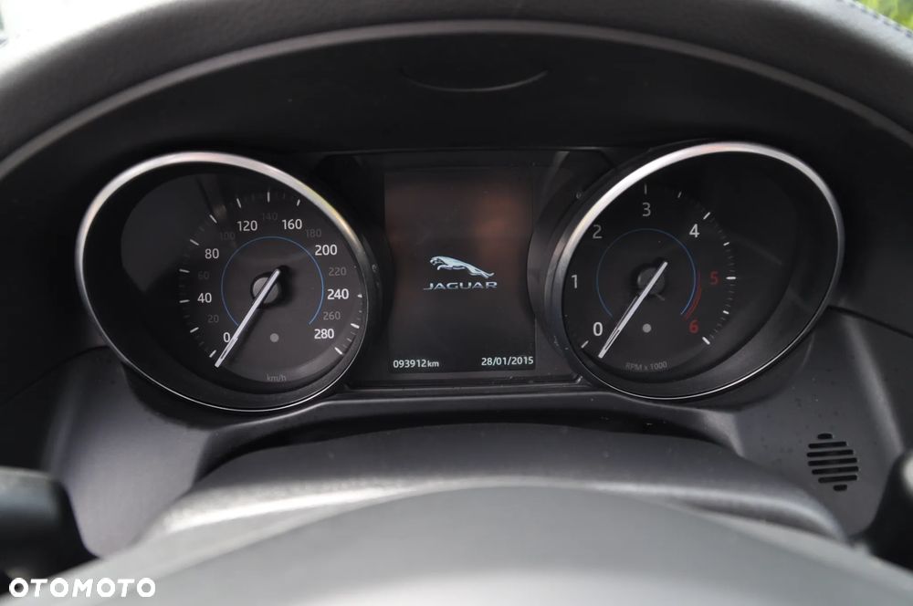 Jaguar XF 20d R-Sport - 34