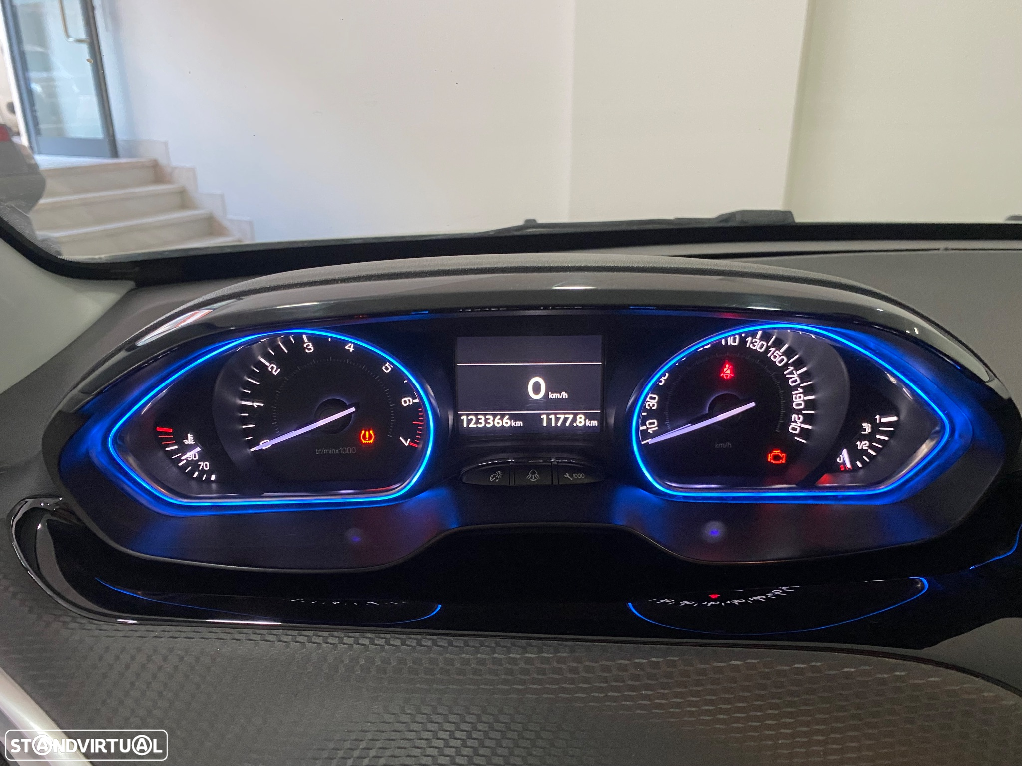 Peugeot 2008 1.2 PureTech Allure - 17