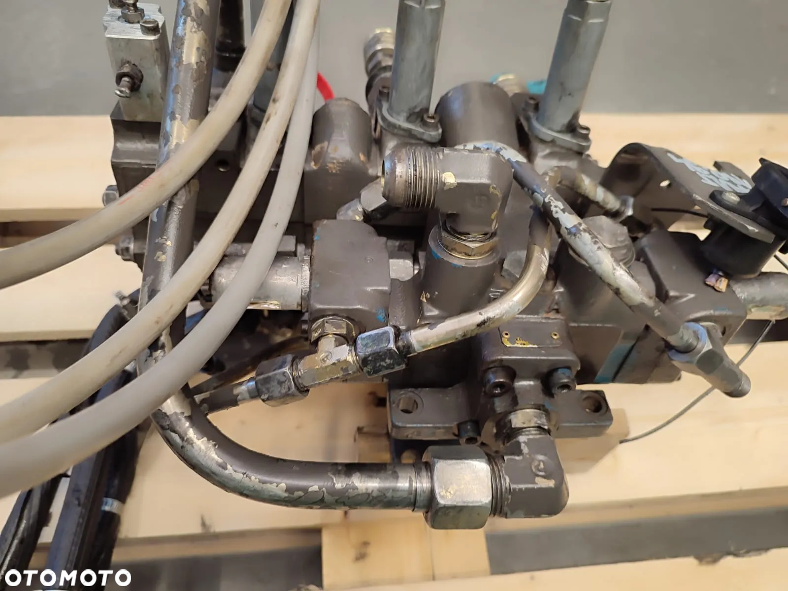 Rozdzielacz hydrauliczny 227397 77000273 Renault 180.94 TZ - 4