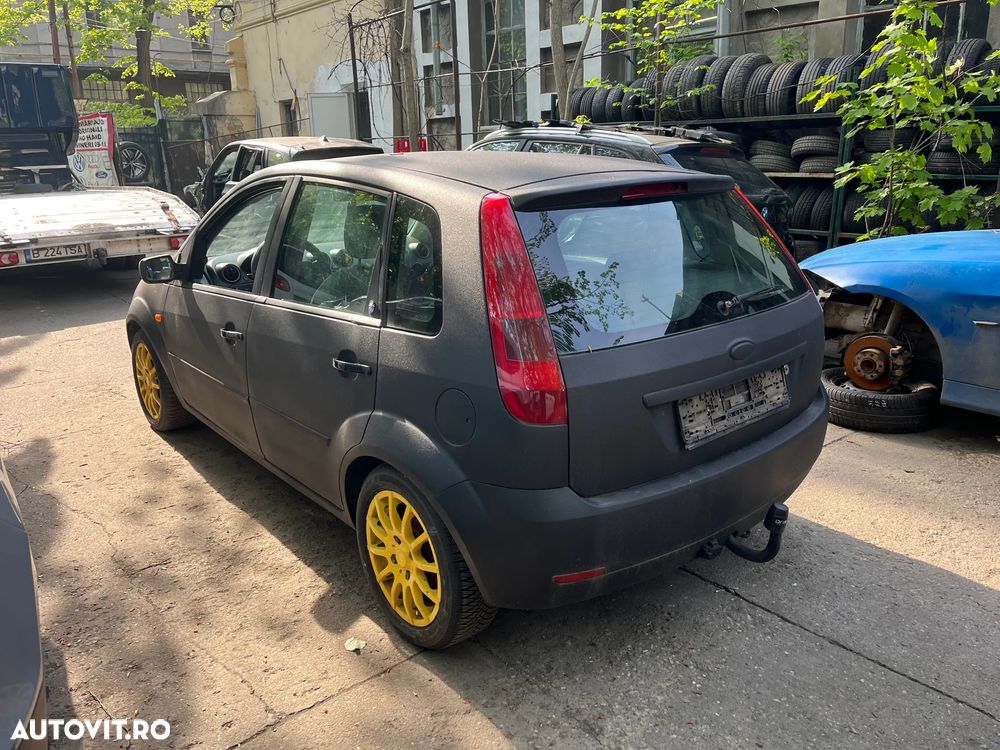 Dezmembrez Ford Fiesta MK5 non facelift negru raptor 1,4 TDCI 2003 carlig tractare - 5