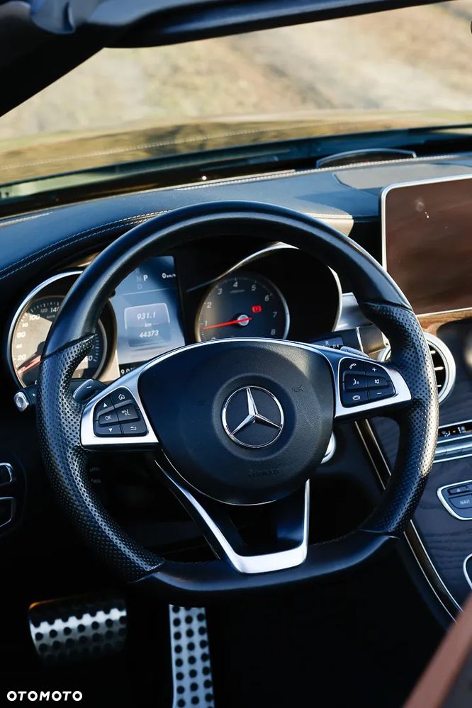 Mercedes-Benz Klasa C 300 Cabrio 9G-TRONIC AMG Line - 33