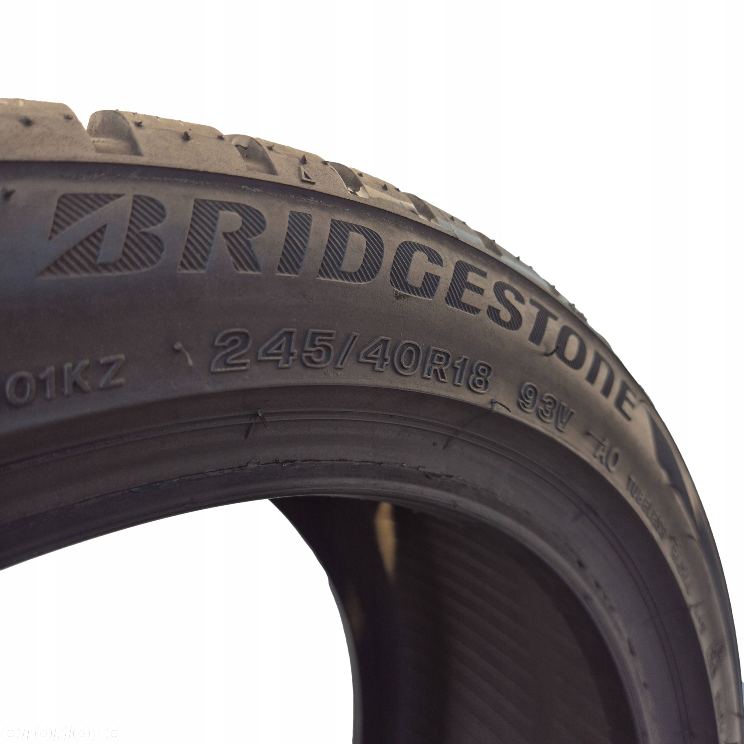 245/40 R18 93V bridgestone blizzak LM001 7.5-8mm - 3