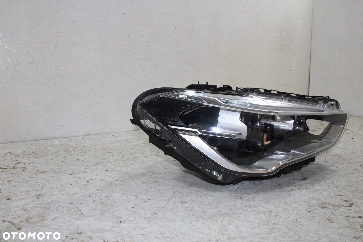 BMW x1 F48 lampa prawa przód Full Led 7472220 - 4