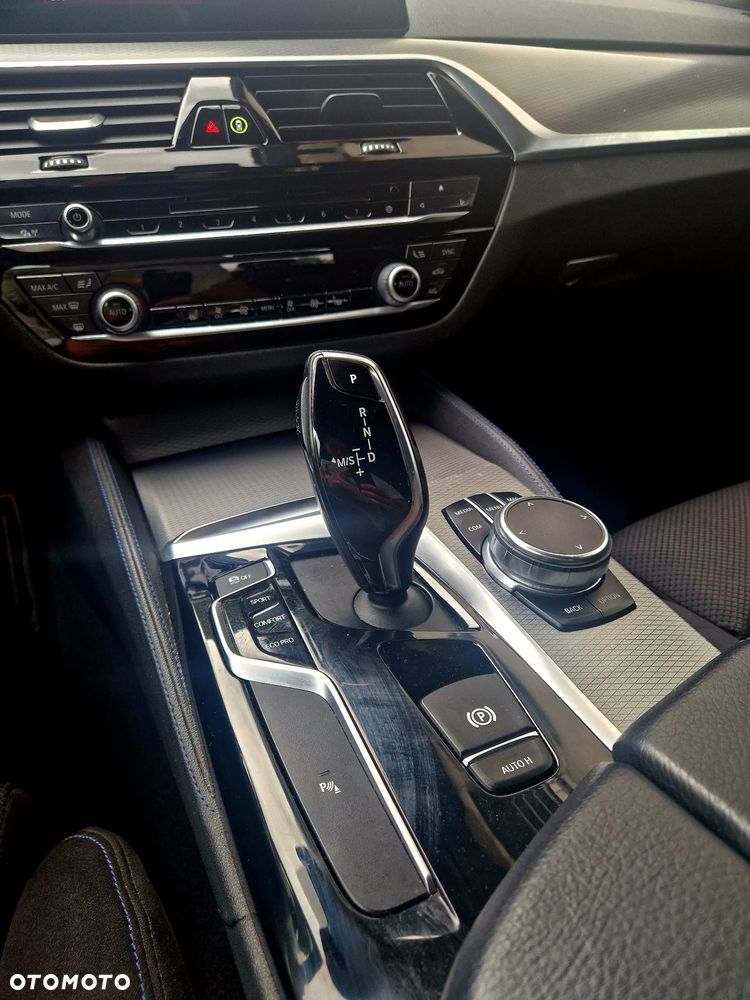 BMW Seria 5 520d - 29