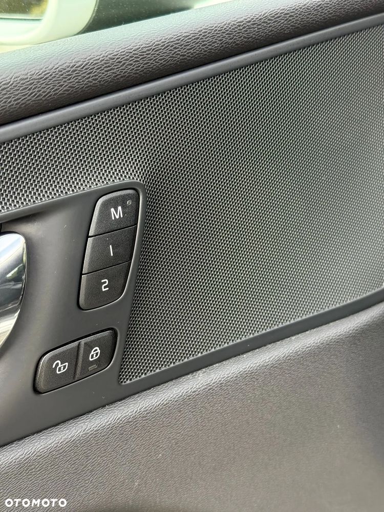 Volvo XC 60 D4 AWD R-Design - 16