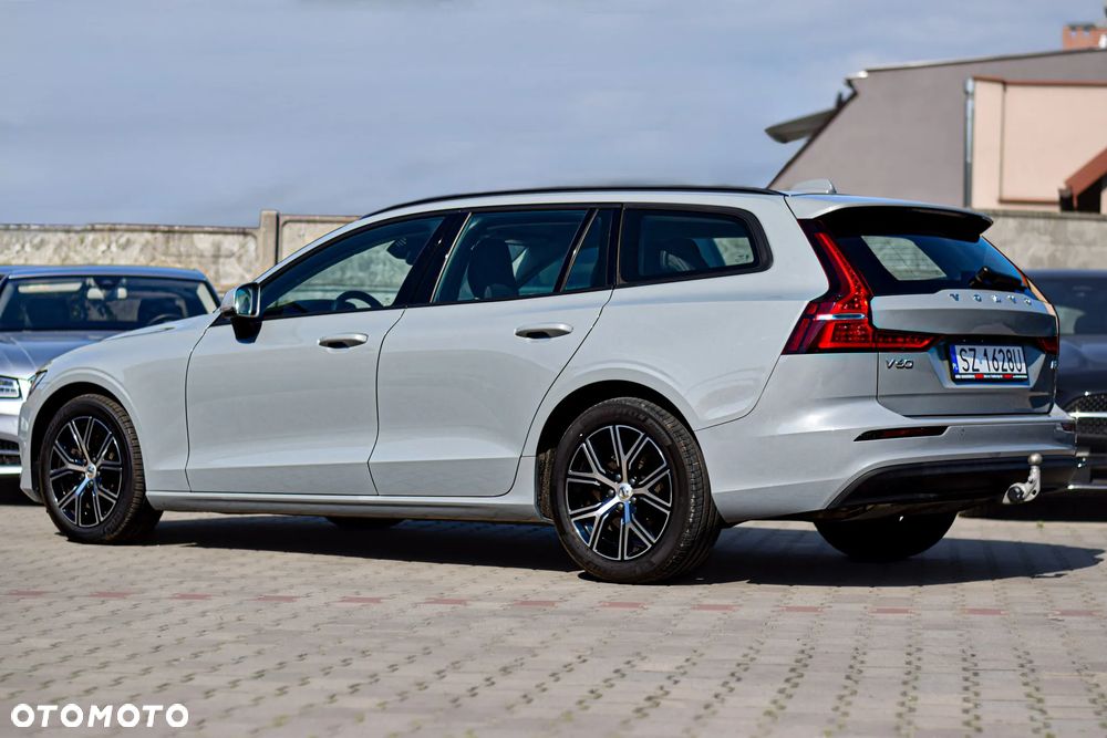 Volvo V60 B3 B DKG Momentum Pro - 31