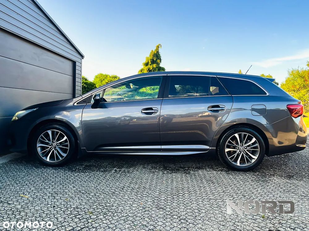 Toyota Avensis 1.8 Premium MS - 6
