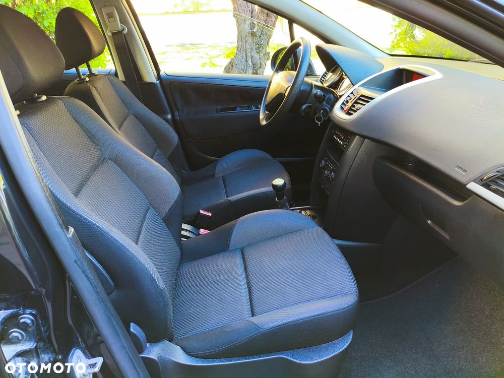 Peugeot 207 1.4 HDi Millesim 200 - 12