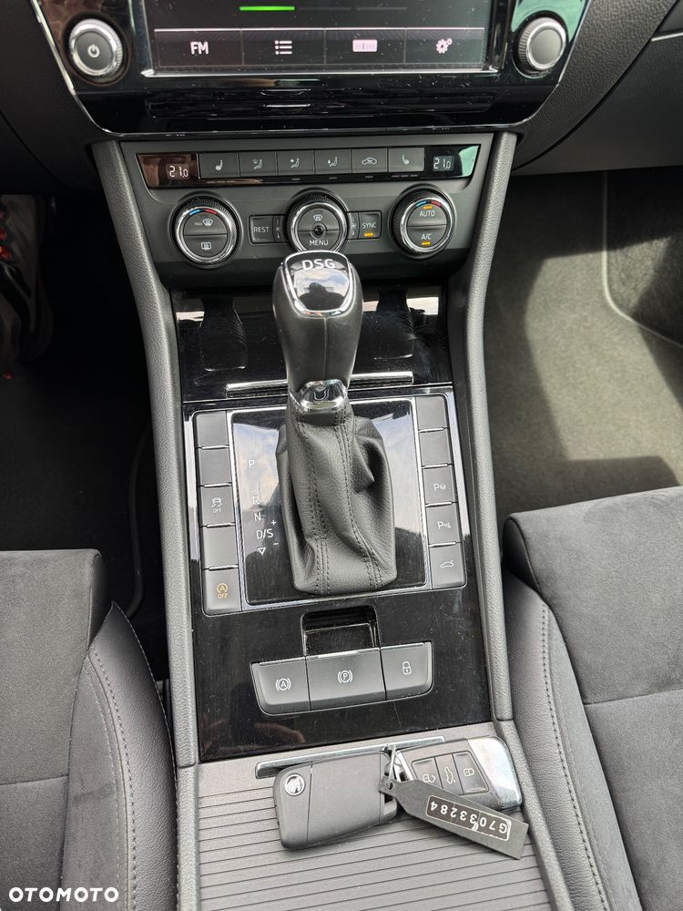 Skoda Superb 2.0 TDI DSG Premium Edition - 30
