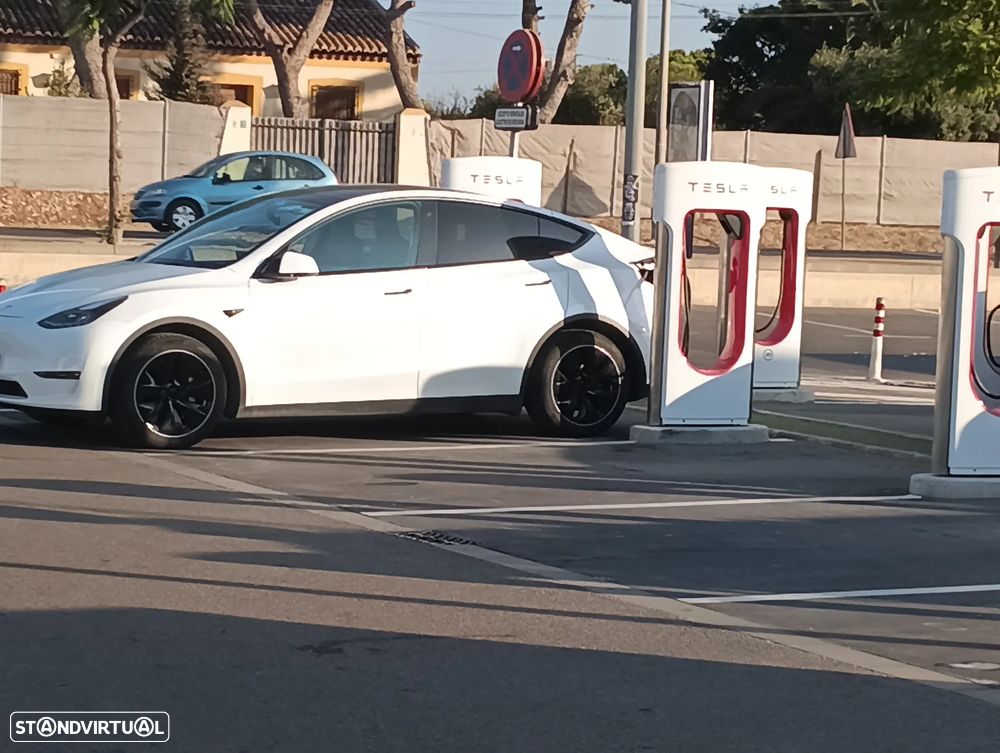 Tesla Model Y - 5
