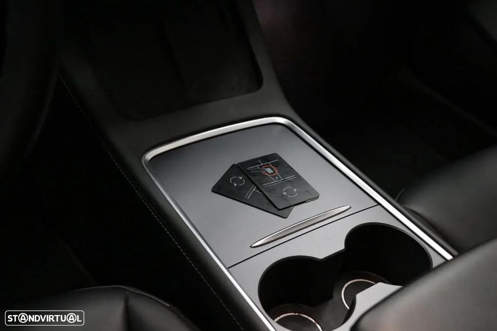 Tesla Model 3 Long Range AWD Dual Motor Performance — fotografia 15