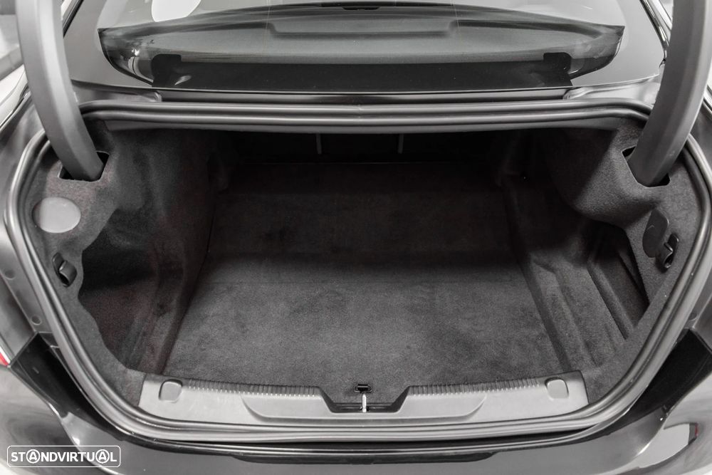 Jaguar XE 2.0 i4 R-Dynamic HSE AWD - 27