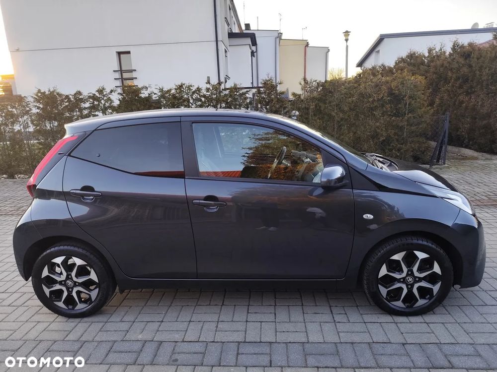 Toyota Aygo x-clusiv - 16