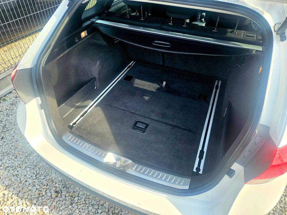 Hyundai i40 Kombi 2.0 Premium - 30