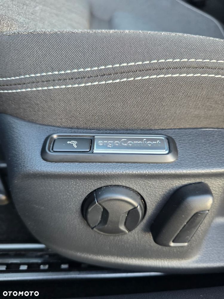 Volkswagen Passat Variant 2.0 TDI SCR Comfortline DSG - 26