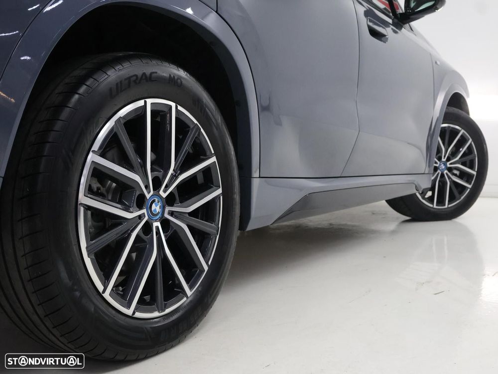 BMW iX1 eDrive20 Pack Desportivo M - 9