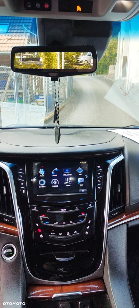 Cadillac Escalade ESV 6.2 V8 AWD AT Premium - 13