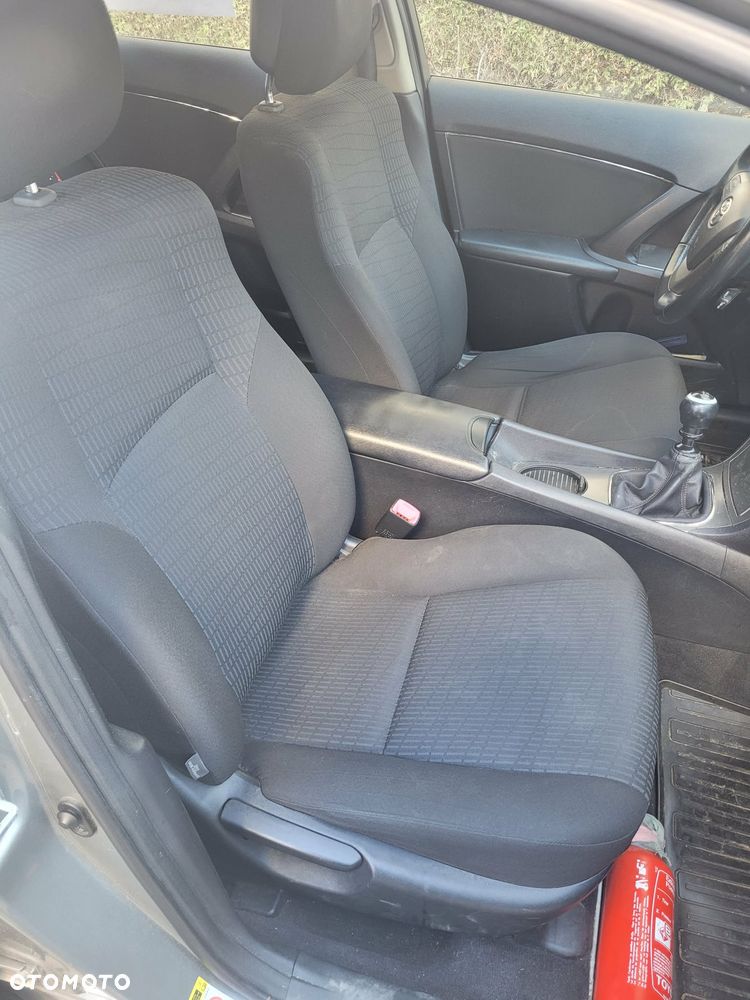 Toyota Avensis 2.0 D-4D - 13