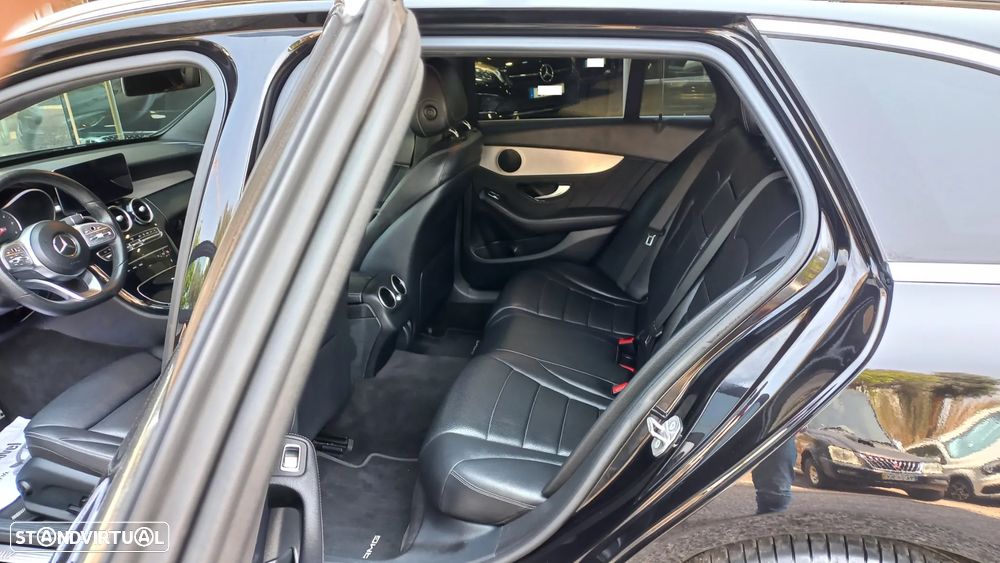 Mercedes-Benz C 300 de AMG Line — fotografia 6