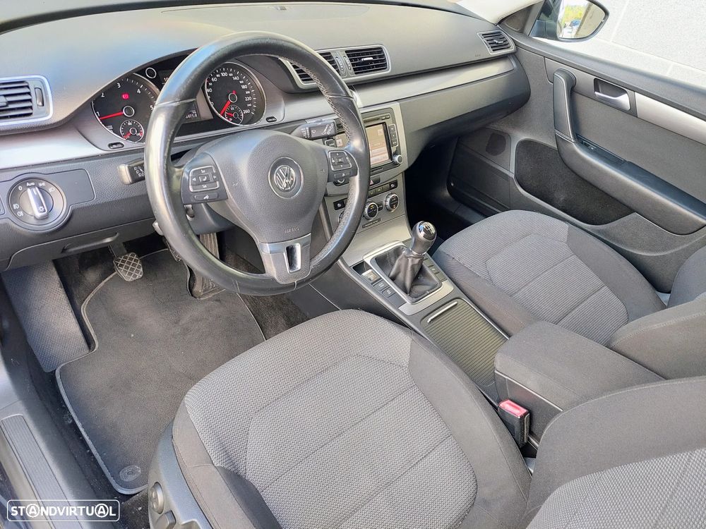 VW Passat Variant 2.0 TDi Confortline - 23