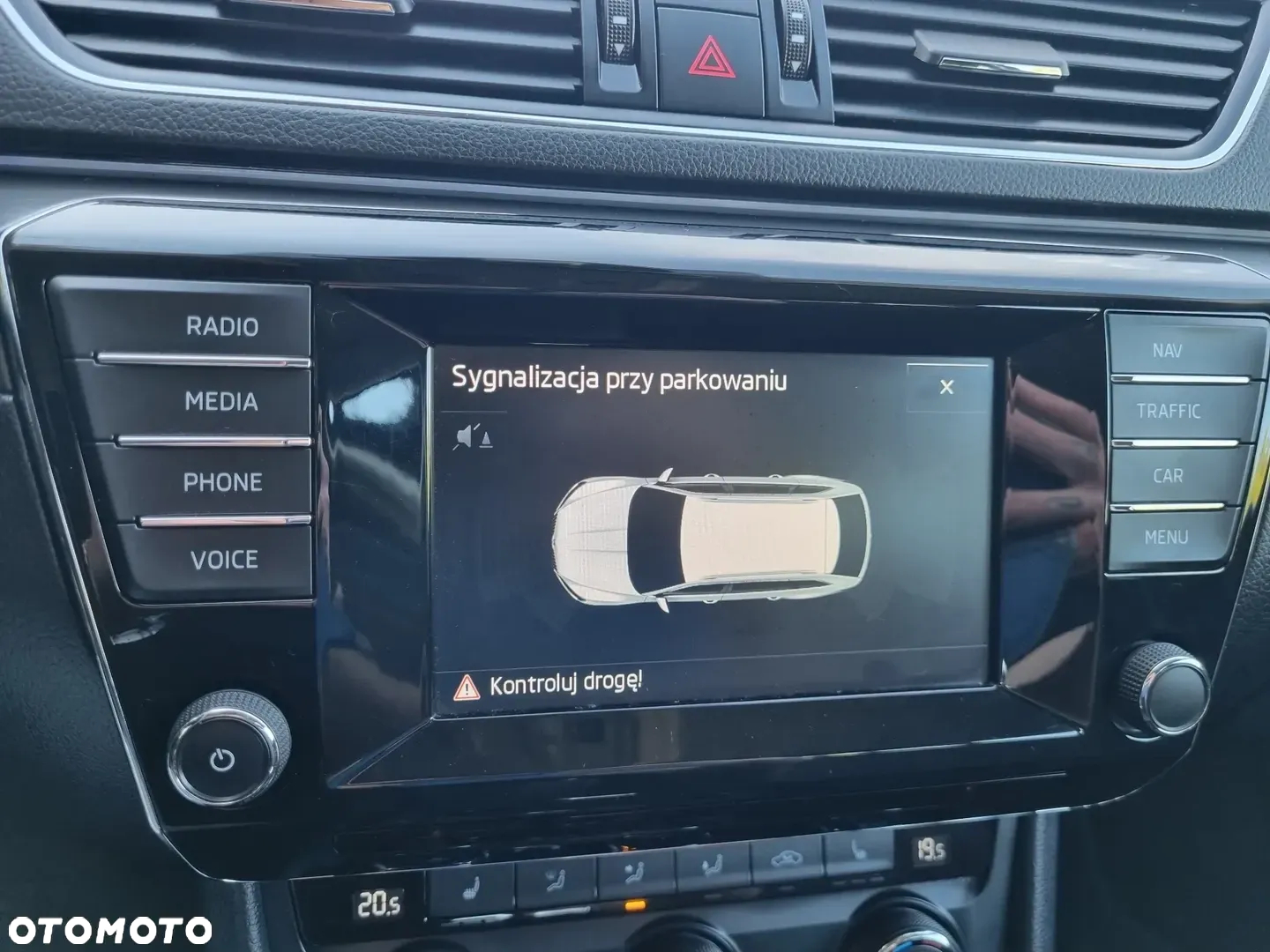 Skoda Superb 2.0 TDI DSG Active - 22