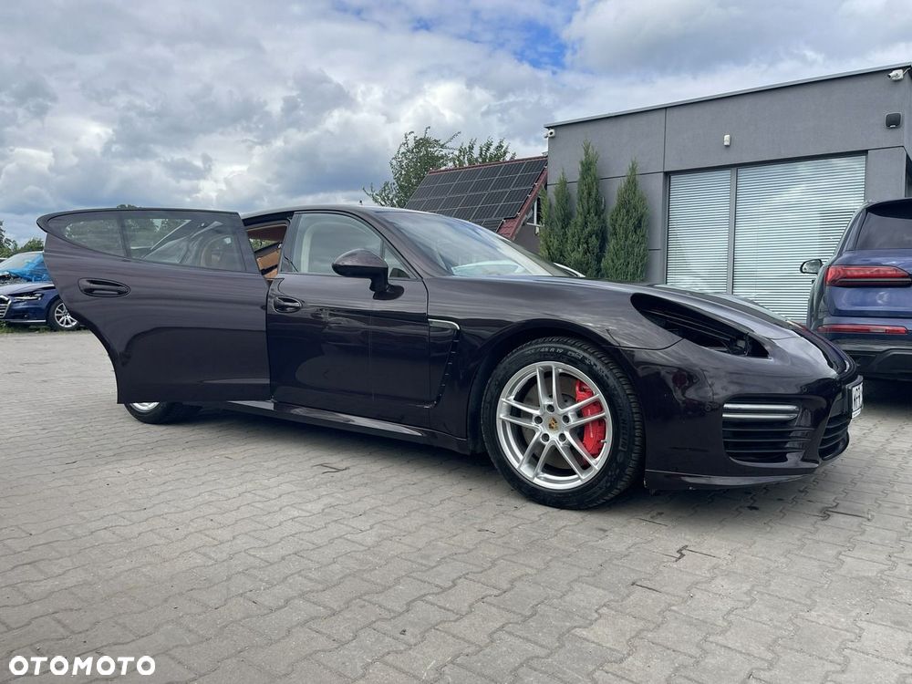 Porsche Panamera GTS PDK - 9