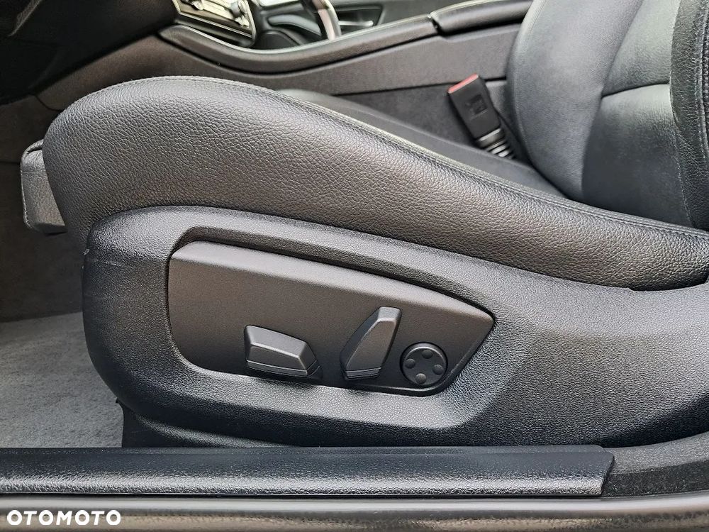 BMW Seria 5 525d xDrive Sport-Aut Modern Line - 29