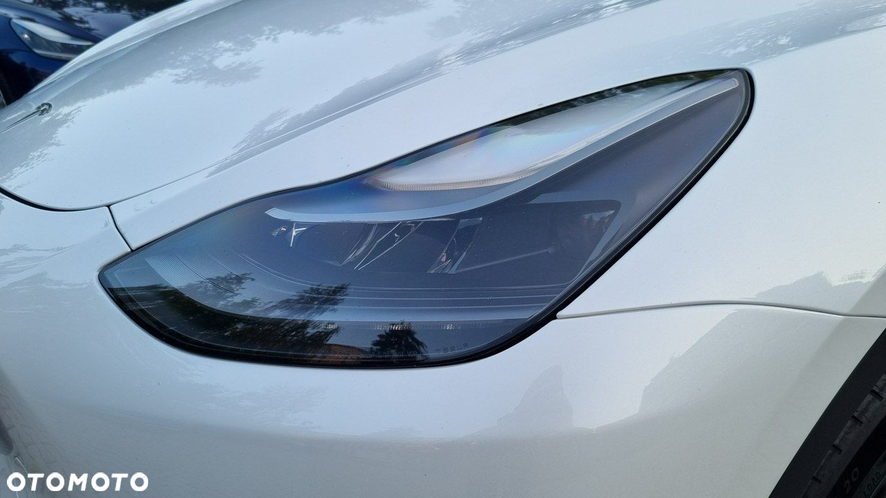 Tesla Y - 9
