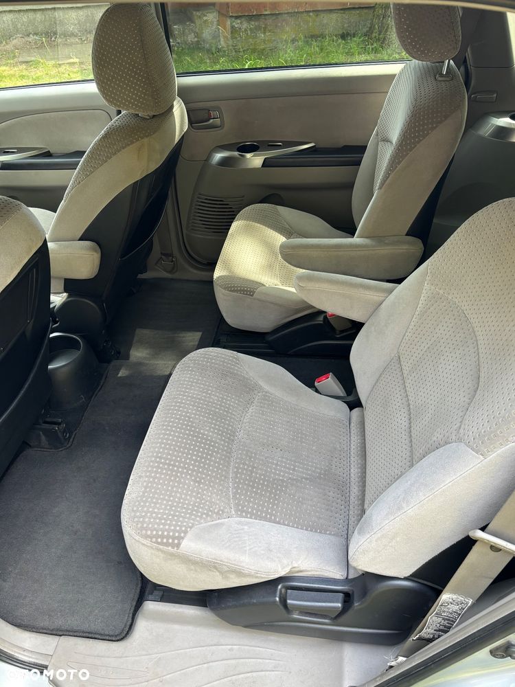Mitsubishi Grandis - 13