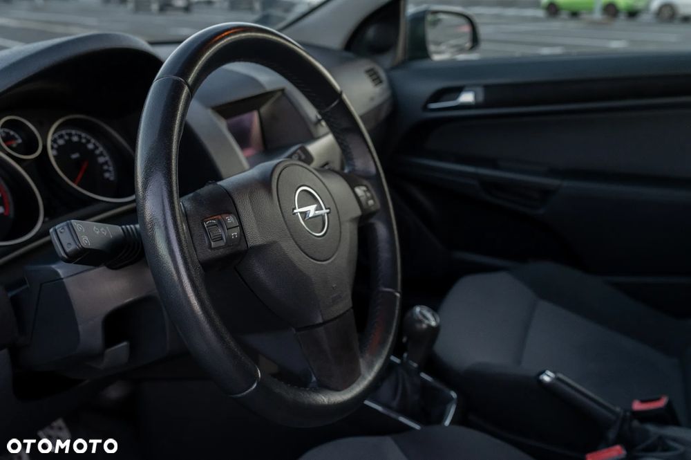 Opel Astra III GTC 1.6 Enjoy - 23