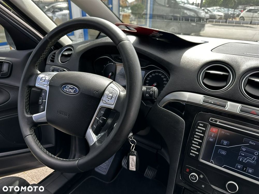 Ford S-Max - 12