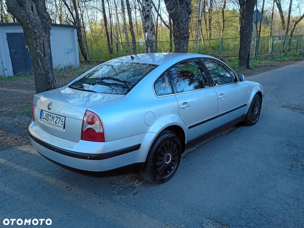 Volkswagen Passat 1.6 GL - 12