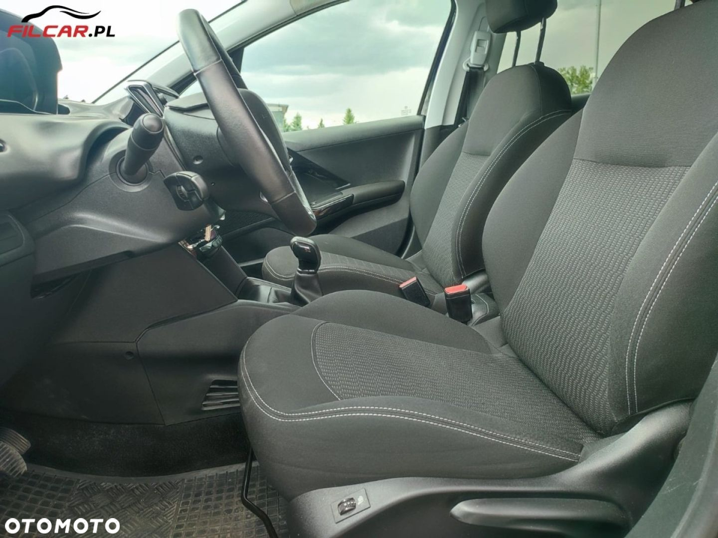 Peugeot 208 - 6