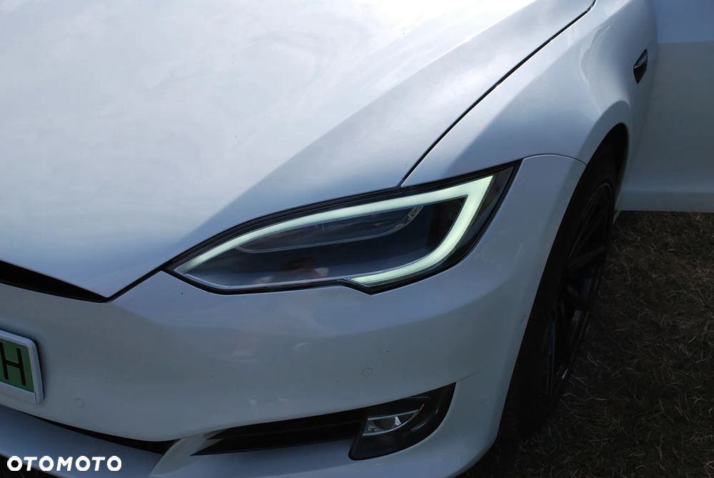 Tesla Model S - 7