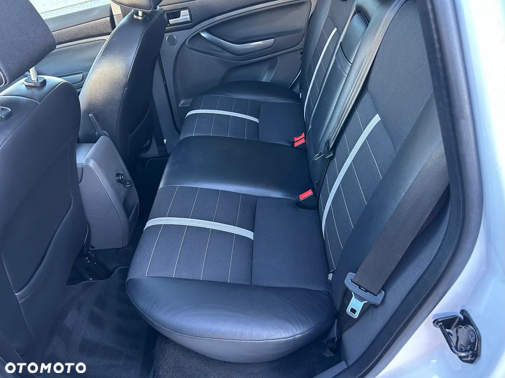 Ford Kuga 2.0 TDCi 4x4 Titanium - 19
