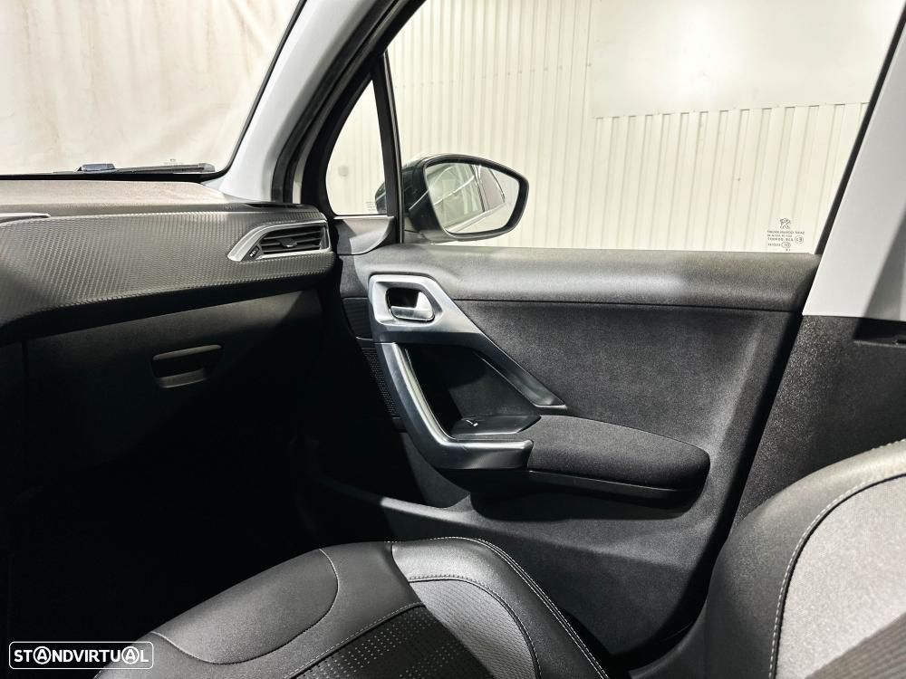 Peugeot 2008 1.2 PureTech GT Line - 23