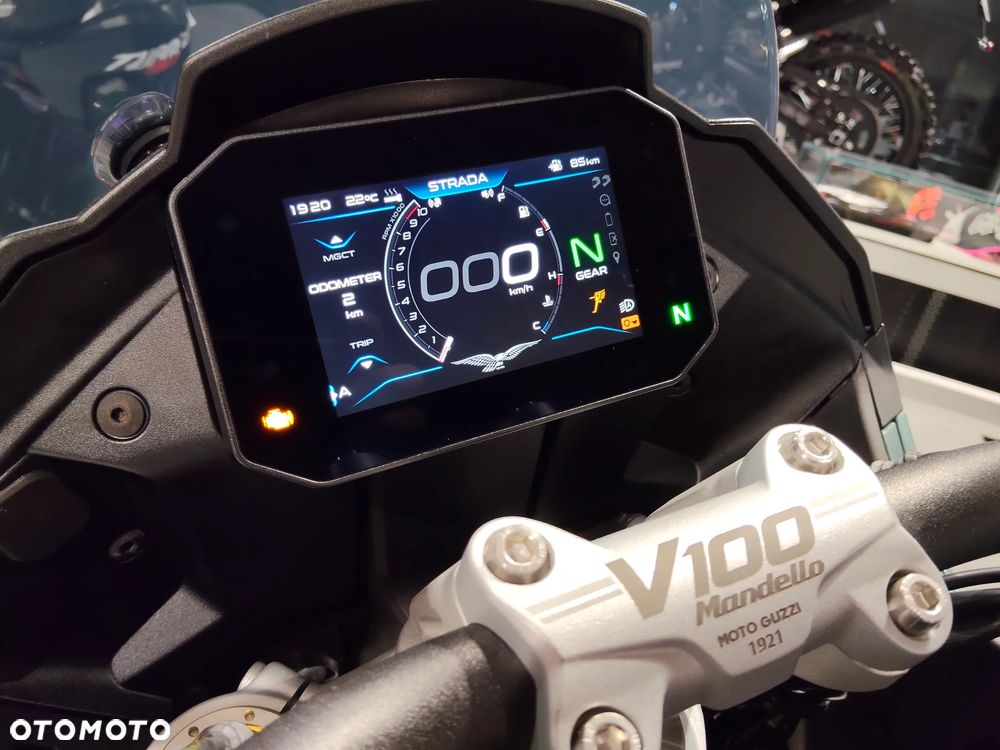 Moto Guzzi V100 Mandello - 12