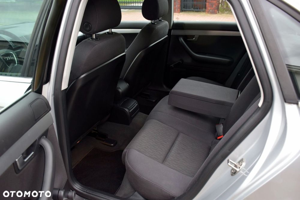 Audi A4 Limousine - 14
