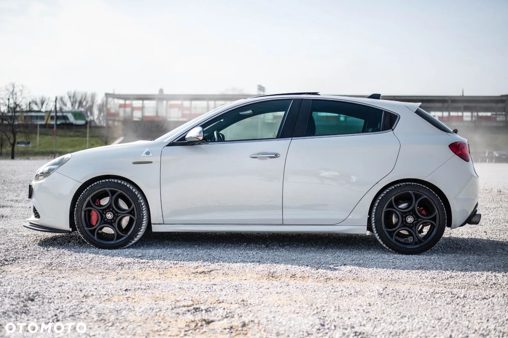 Alfa Romeo Giulietta ver-1750-tbi-quadrifoglio-verde - 10